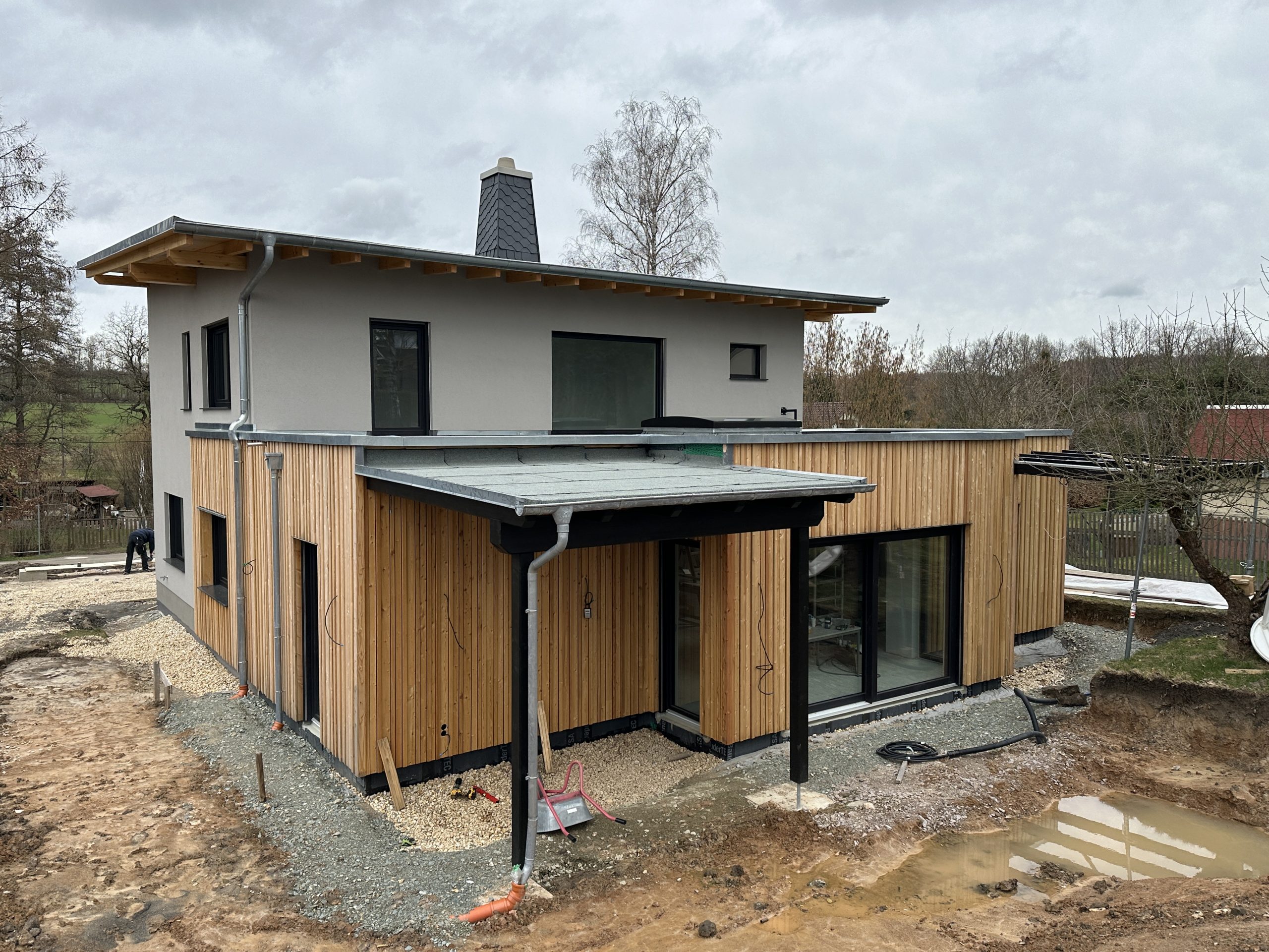 Holzrahmenbau inkl. Lärchen-Fassaden